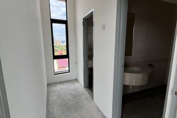 Showroom / Office Space, Melaka City Center