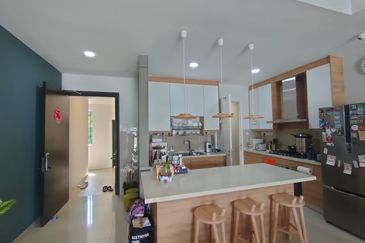 16 Quartz Melawati Condominium