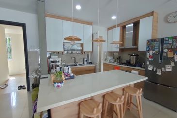 16 Quartz Melawati Condominium