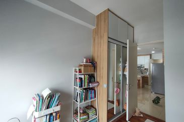 16 Quartz Melawati Condominium