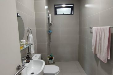 16 Quartz Melawati Condominium