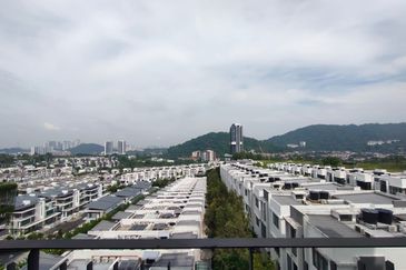 16 Quartz Melawati Condominium