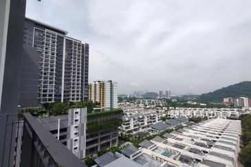 16 Quartz Melawati Condominium
