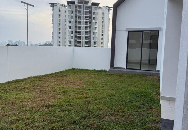 East 57 (Residensi Laman Timur)