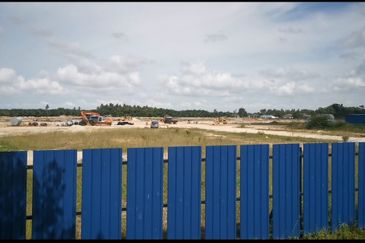West Port, Pulau Indah
