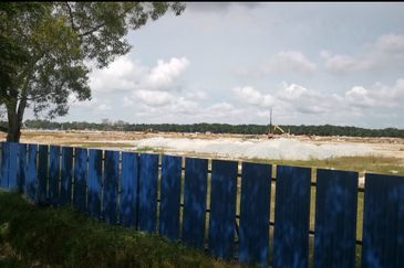 West Port, Pulau Indah