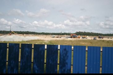 West Port, Pulau Indah