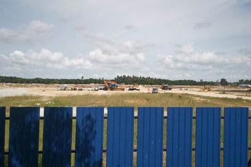 West Port, Pulau Indah