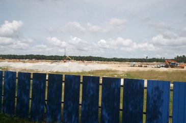 West Port, Pulau Indah