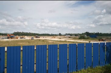 West Port, Pulau Indah