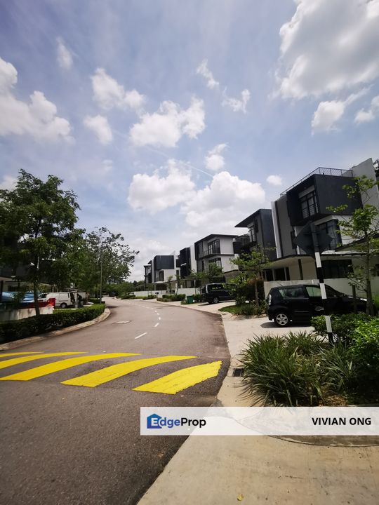 Semi Detached House, Senja Residence, Seri Kembangan, Selangor, Unoccupied, Gated Guarded with Full Facilities, Selangor, Seri Kembangan