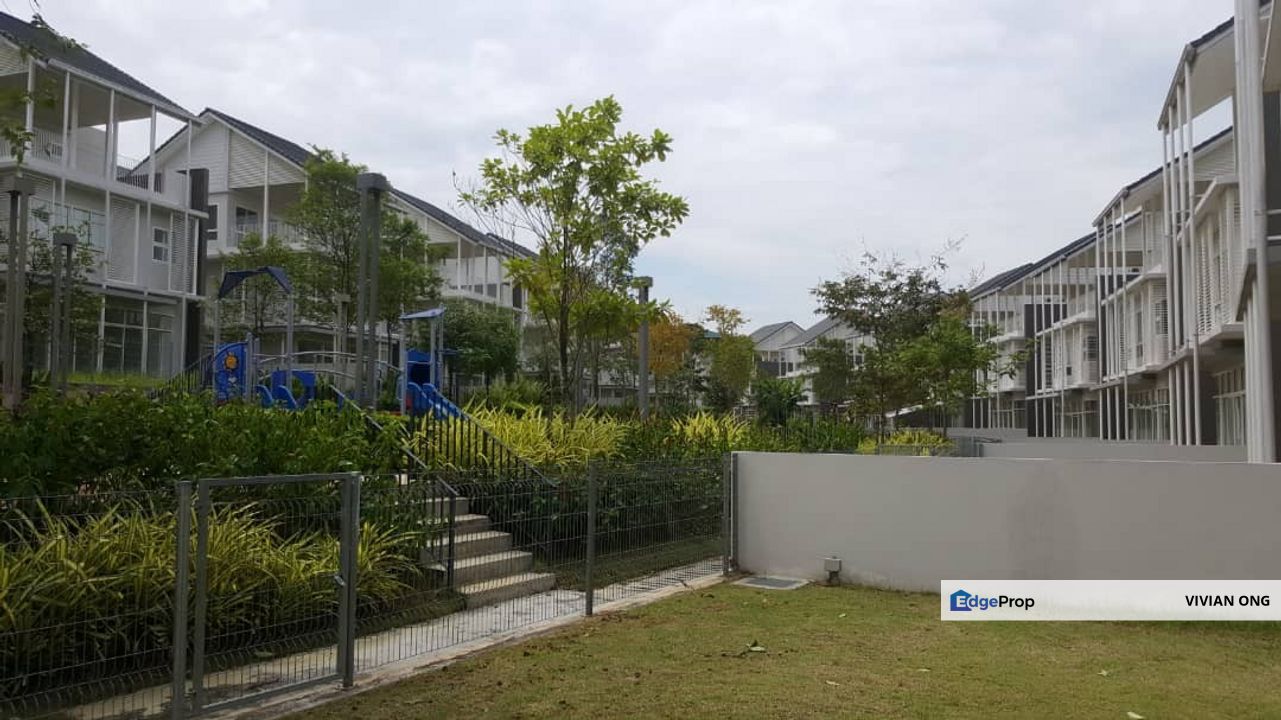 3 storey bungalow with pool, Senja Residence, Seri Kembangan, Bluwater Estate, Selangor, G&G with Full facilities, Selangor, Seri Kembangan