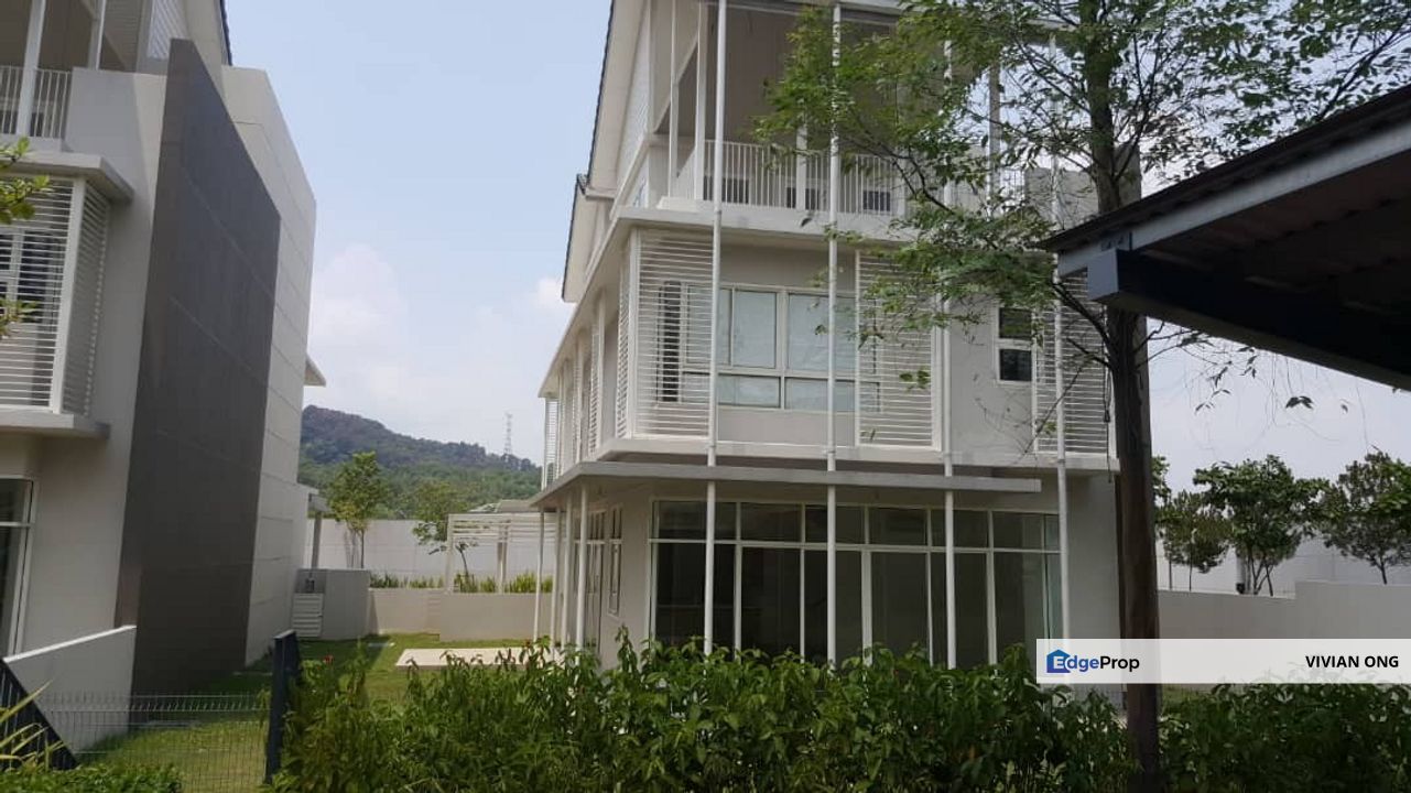 3 storey bungalow with pool, Senja Residence, Seri Kembangan, Bluwater Estate, Selangor, G&G with Full facilities, Selangor, Seri Kembangan