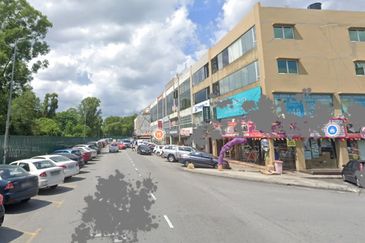 Corner 3 Storey Shop for sale, ROI 4.2%, Investment return, Bandar Puteri Puchong, Pochong, Selangor