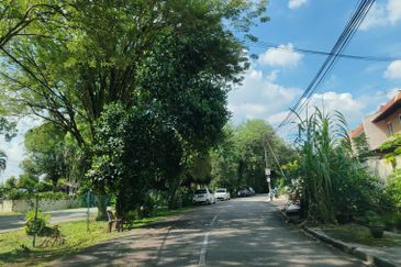 29x56 Land Size, @ storey terrace with extra land, facing Jalan Desa, Taman Desa, Price dropped, Kuala Lumpur