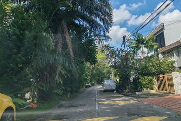 29x56 Land Size, @ storey terrace with extra land, facing Jalan Desa, Taman Desa, Price dropped, Kuala Lumpur