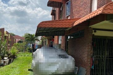 29x56 Land Size, @ storey terrace with extra land, facing Jalan Desa, Taman Desa, Price dropped, Kuala Lumpur