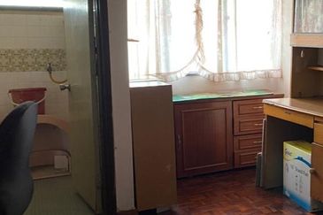 29x56 Land Size, @ storey terrace with extra land, facing Jalan Desa, Taman Desa, Price dropped, Kuala Lumpur