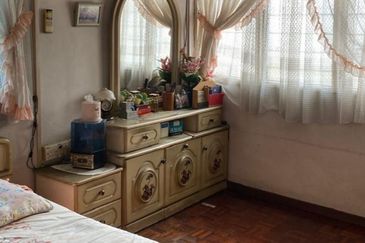 29x56 Land Size, @ storey terrace with extra land, facing Jalan Desa, Taman Desa, Price dropped, Kuala Lumpur