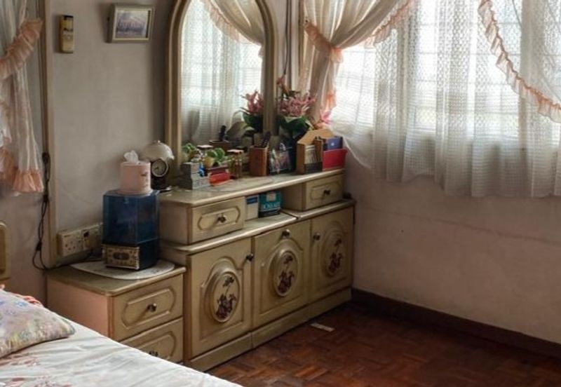 29x56 Land Size, @ storey terrace with extra land, facing Jalan Desa, Taman Desa, Price dropped, Kuala Lumpur