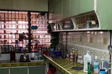 29x56 Land Size, @ storey terrace with extra land, facing Jalan Desa, Taman Desa, Price dropped, Kuala Lumpur