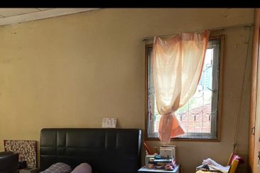 29x56 Land Size, @ storey terrace with extra land, facing Jalan Desa, Taman Desa, Price dropped, Kuala Lumpur