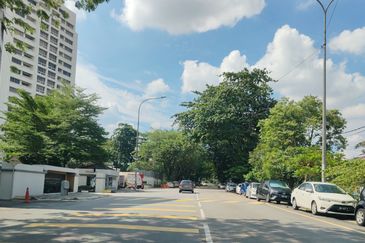 2 Storey Terraced House with extra land for sale, Freehold, Taman Desa, Jalan Desa Utama, Old Klang Road, Jalan Klang Lama, Kuala Lumpur