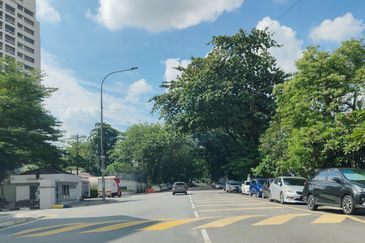 2 Storey Terraced House with extra land for sale, Freehold, Taman Desa, Jalan Desa Utama, Old Klang Road, Jalan Klang Lama, Kuala Lumpur