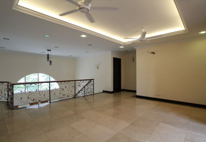 Kiara Peak (Puncak Kiara)