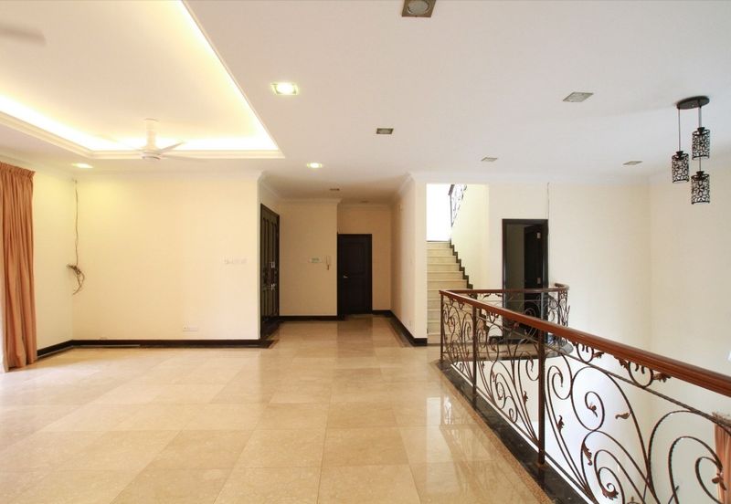 Kiara Peak (Puncak Kiara)