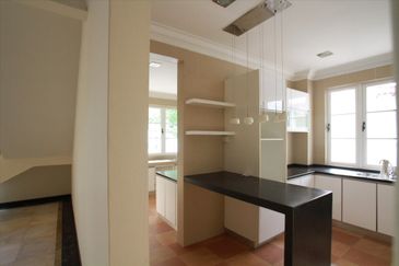 Kiara Peak (Puncak Kiara)