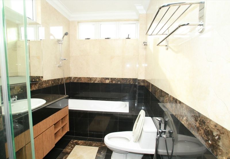 Kiara Peak (Puncak Kiara)