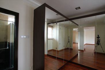 Kiara Peak (Puncak Kiara)