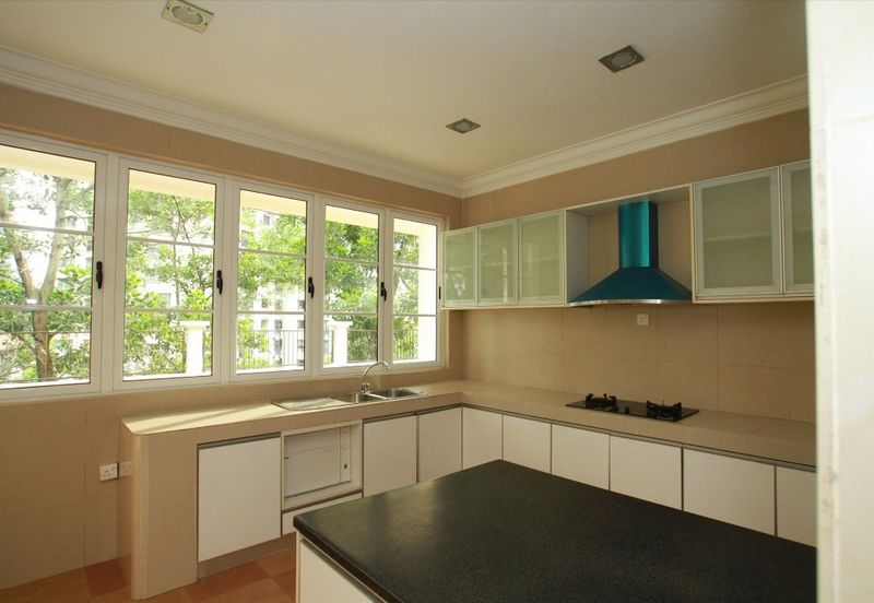 Kiara Peak (Puncak Kiara)