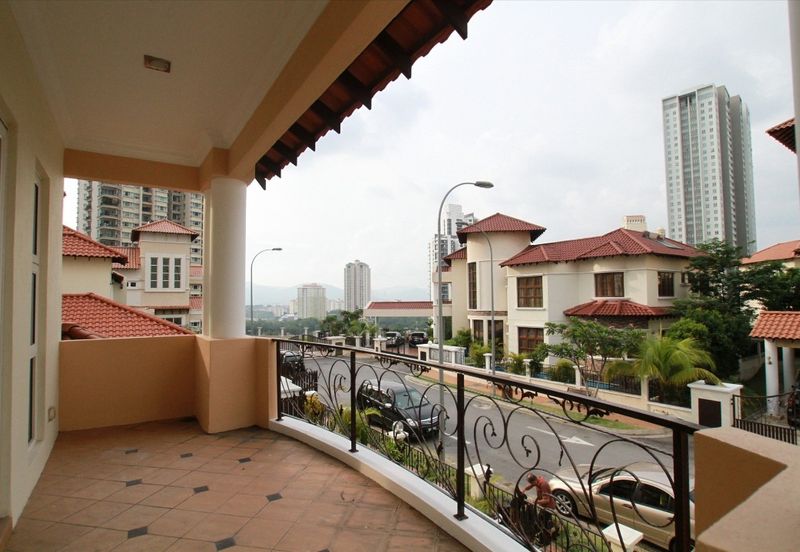 Kiara Peak (Puncak Kiara)