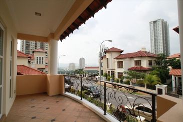 Kiara Peak (Puncak Kiara)