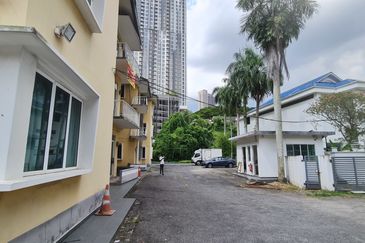 Brickfields, Brickfields, Kuala Lumpur ,Limited 3sty hostel building with open parking and residential land!