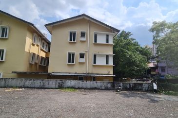 Brickfields, Brickfields, Kuala Lumpur ,Limited 3sty hostel building with open parking and residential land!