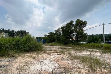 Bandar Puncak Alam converted industrial land, main road frontage!