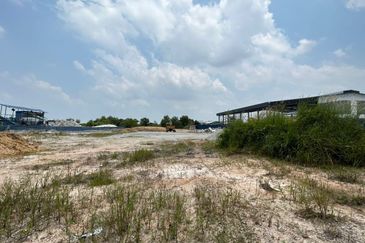 Bandar Puncak Alam converted industrial land, main road frontage!