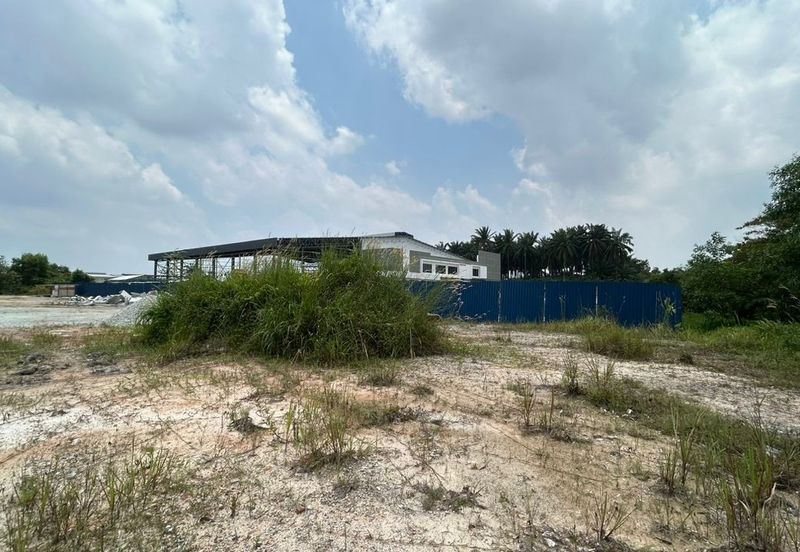 Bandar Puncak Alam converted industrial land, main road frontage!