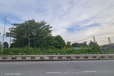Telok Panglima Garang, Telok Panglima Garang, Selangor converted main road frontage commercial land!