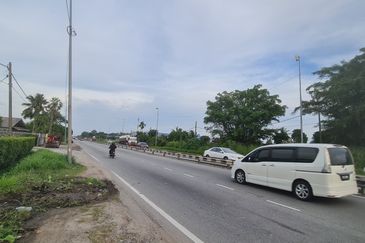 Telok Panglima Garang, Telok Panglima Garang, Selangor converted main road frontage commercial land!