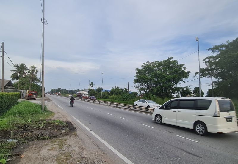 Telok Panglima Garang, Telok Panglima Garang, Selangor converted main road frontage commercial land!