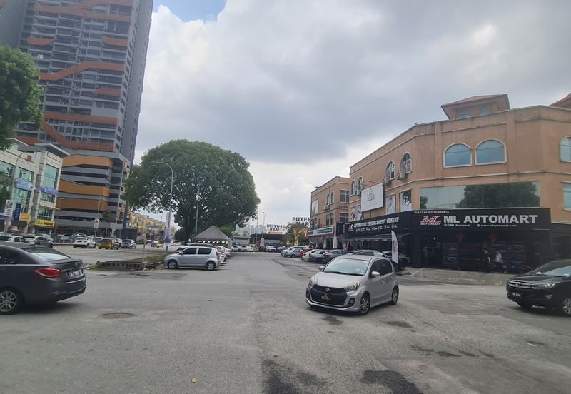 Bandar Puteri Puchong, Puchong, Selangor 3sty corner shop!