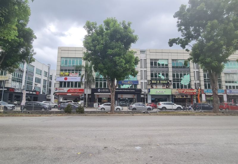 Bandar Puteri Puchong, Puchong, Selangor 3sty corner shop!