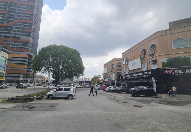 Bandar Puteri Puchong, Puchong, Selangor 3sty corner shop!