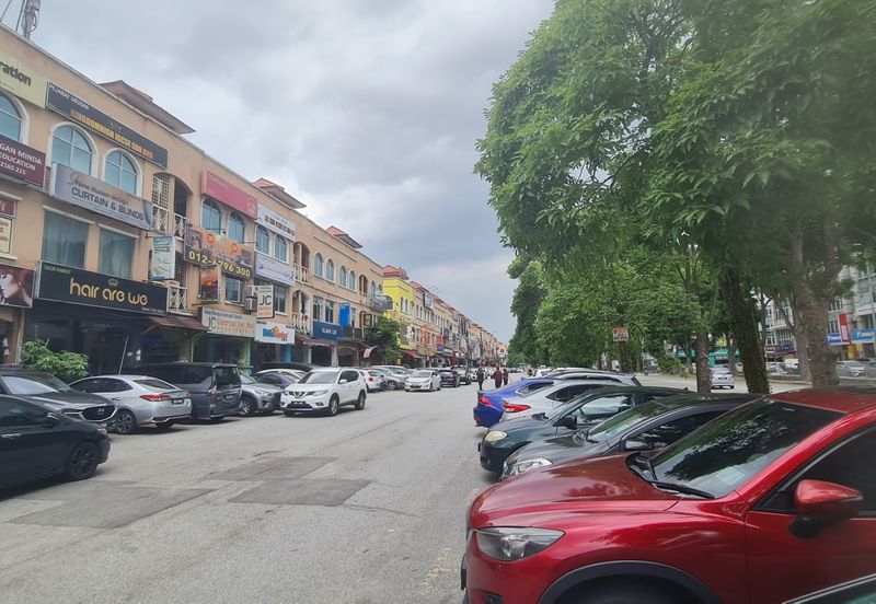 Bandar Puteri Puchong, Puchong, Selangor 3sty corner shop!