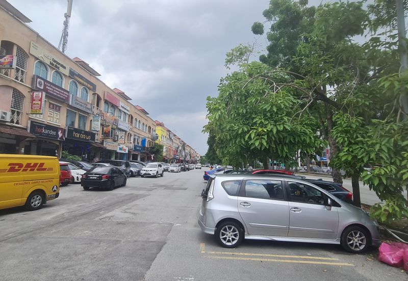 Bandar Puteri Puchong, Puchong, Selangor 3sty corner shop!