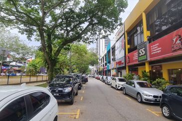 Limited Taman Tun Dr Ismail, ttdi 3sty main road frontage shop!